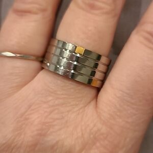 Stainless steel ribbed ring with goldtone highlights